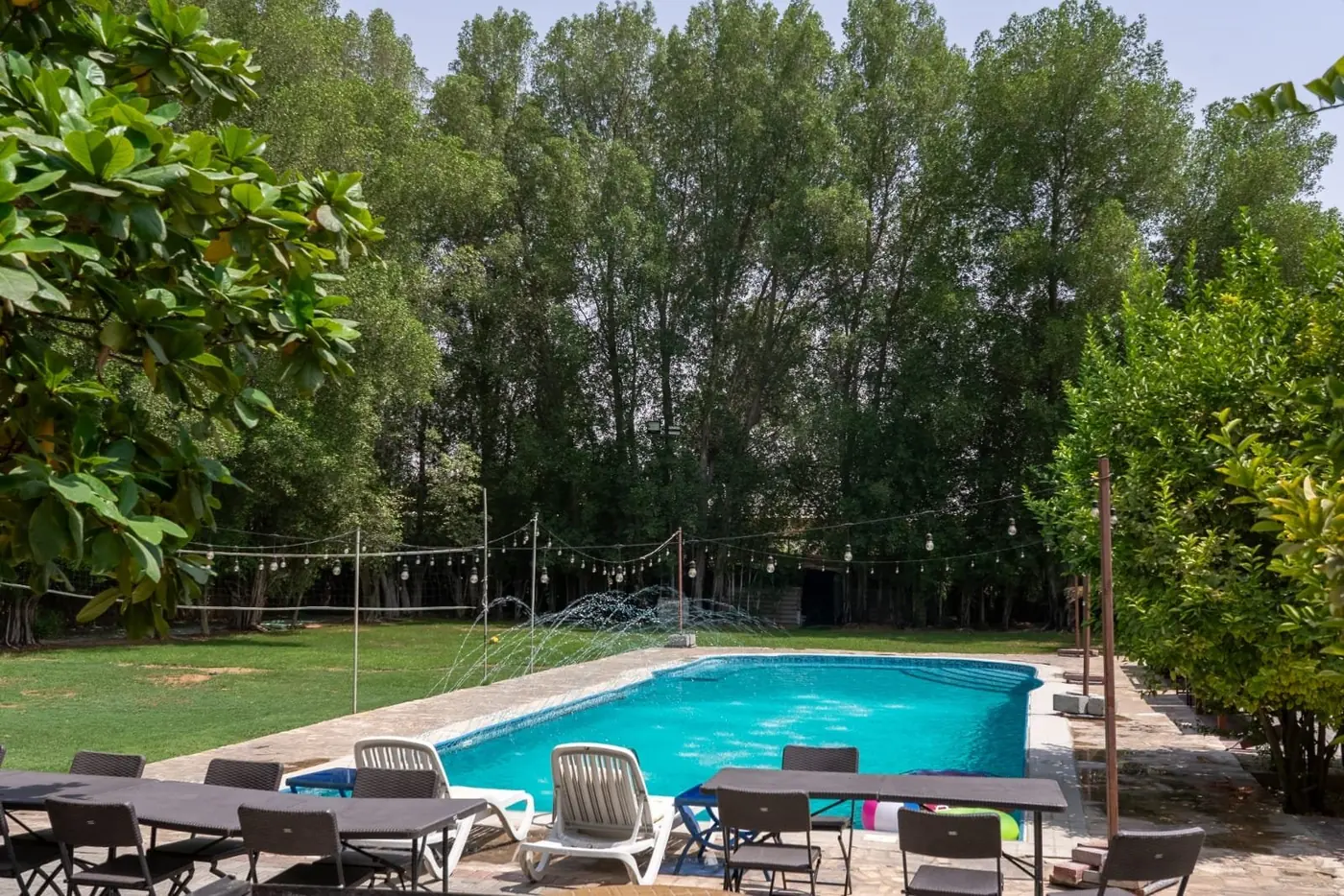 outdoor-private-pool-at-greenland-farm