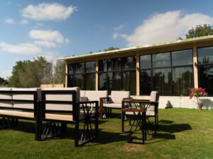 al ali island outdoor photo with grass and guest seat