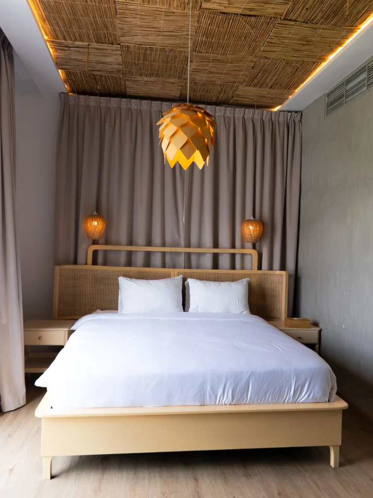 jungle-breeze-villa-master-bedroom-king-bed-dibba-fujairah